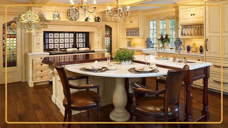 آشپزخانه با جزیره به سبک کلاسیک