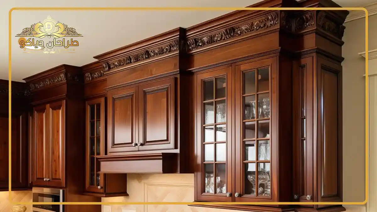 کابینت سنتی چوبی آشپزخانه با رنگ قهوه ای 