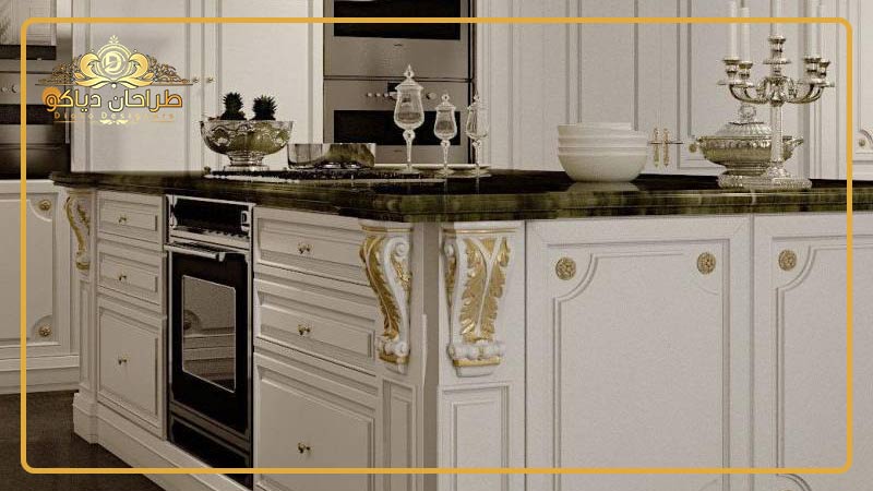 آشپزخانه با کابینت های سفید طلایی