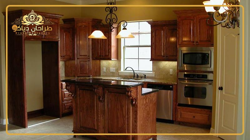 آشپزخانه طرح کلاسیک با کابینت از جنس بلوط قرمز